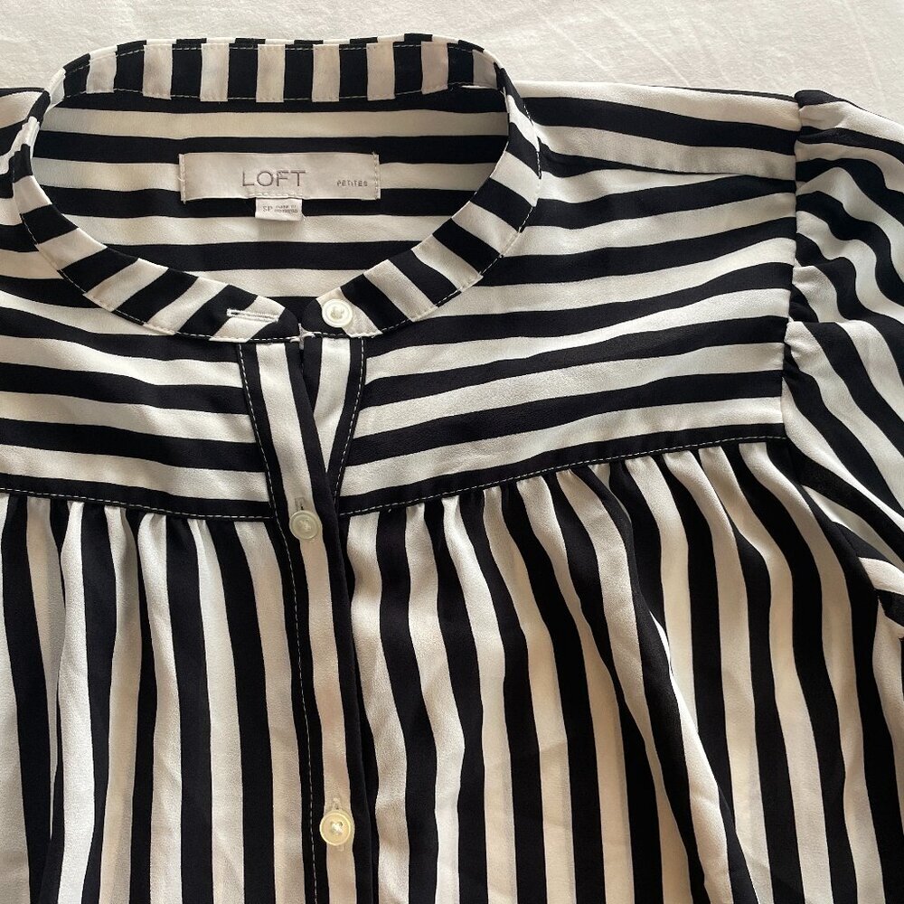 Loft Petites Vertical Stripe Blouse – Size SP (Like New)